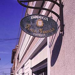 Foto de la fachada de Bodega Plaza Vidiella